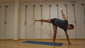 Ardha Chandrasana amb surya namaskar